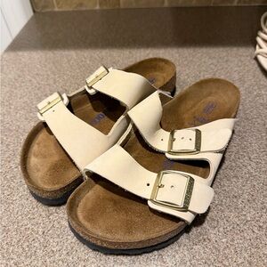 Birkenstock Arizonas Cream/Offwhite (US W 5/5.5) with Gold Buckles